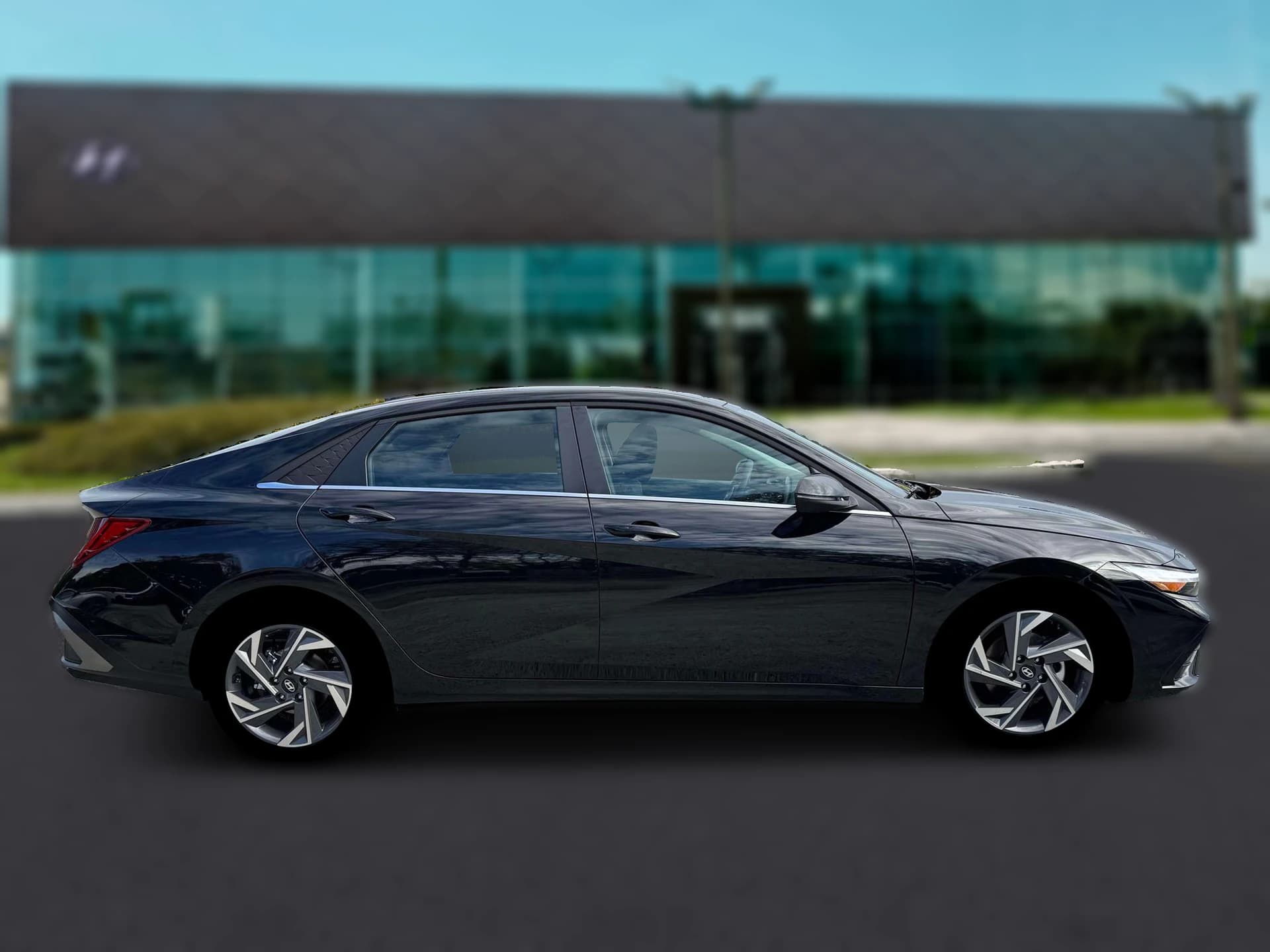 Hyundai Elantra Limited Sedan 2026 — side view