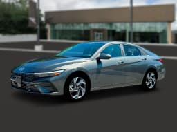 Hyundai Elantra Limited IVT 2025 — side view
