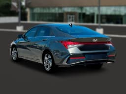 Hyundai Elantra Limited IVT 2025 — side view