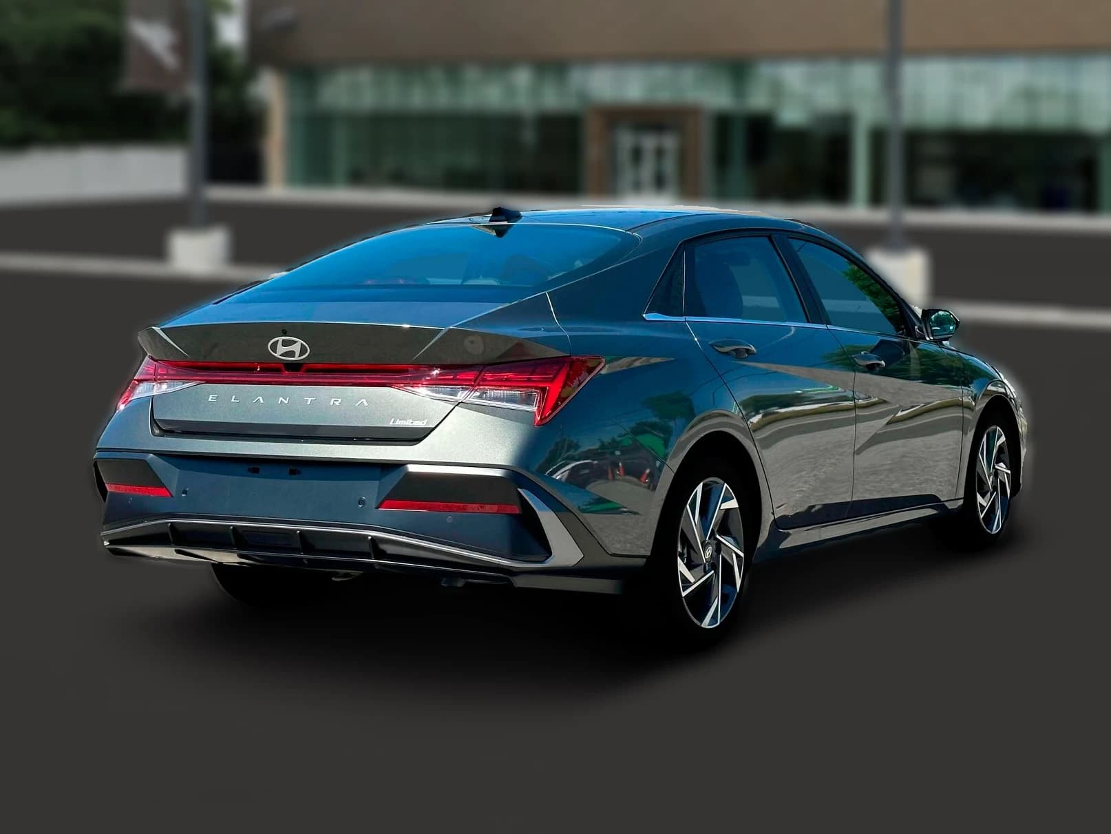 Hyundai Elantra Limited IVT 2025 — side view