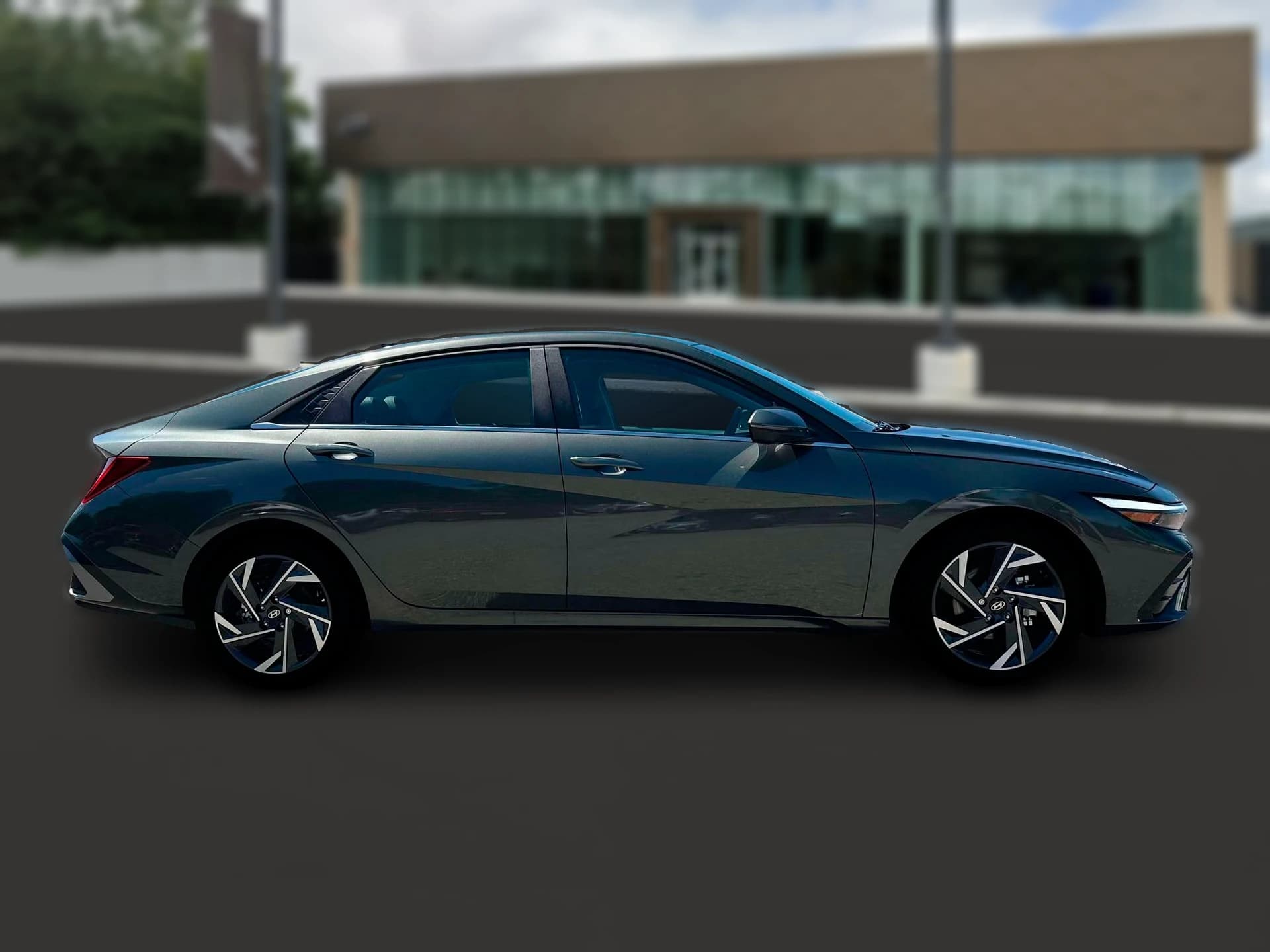 Hyundai Elantra Limited IVT 2025 — side view