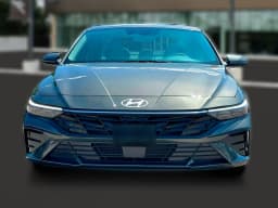 Hyundai Elantra Limited IVT 2025 — side view