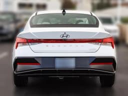 Hyundai Elantra Limited IVT 2026 — side view