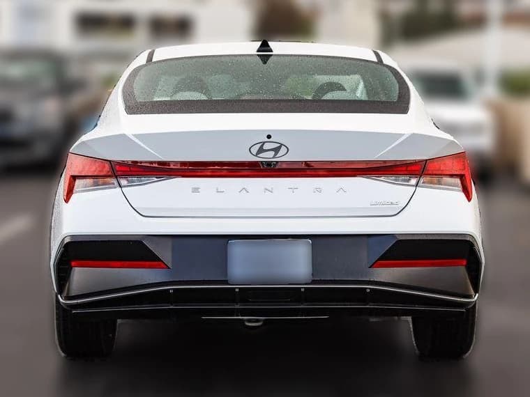 Hyundai Elantra Limited IVT 2026 — side view