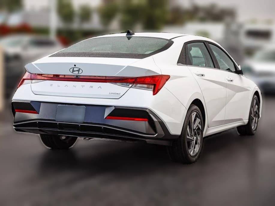Hyundai Elantra Limited IVT 2026 — side view