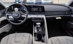 Hyundai Elantra Limited IVT 2026 — side view