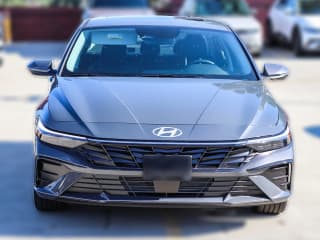 Hyundai Elantra Limited IVT