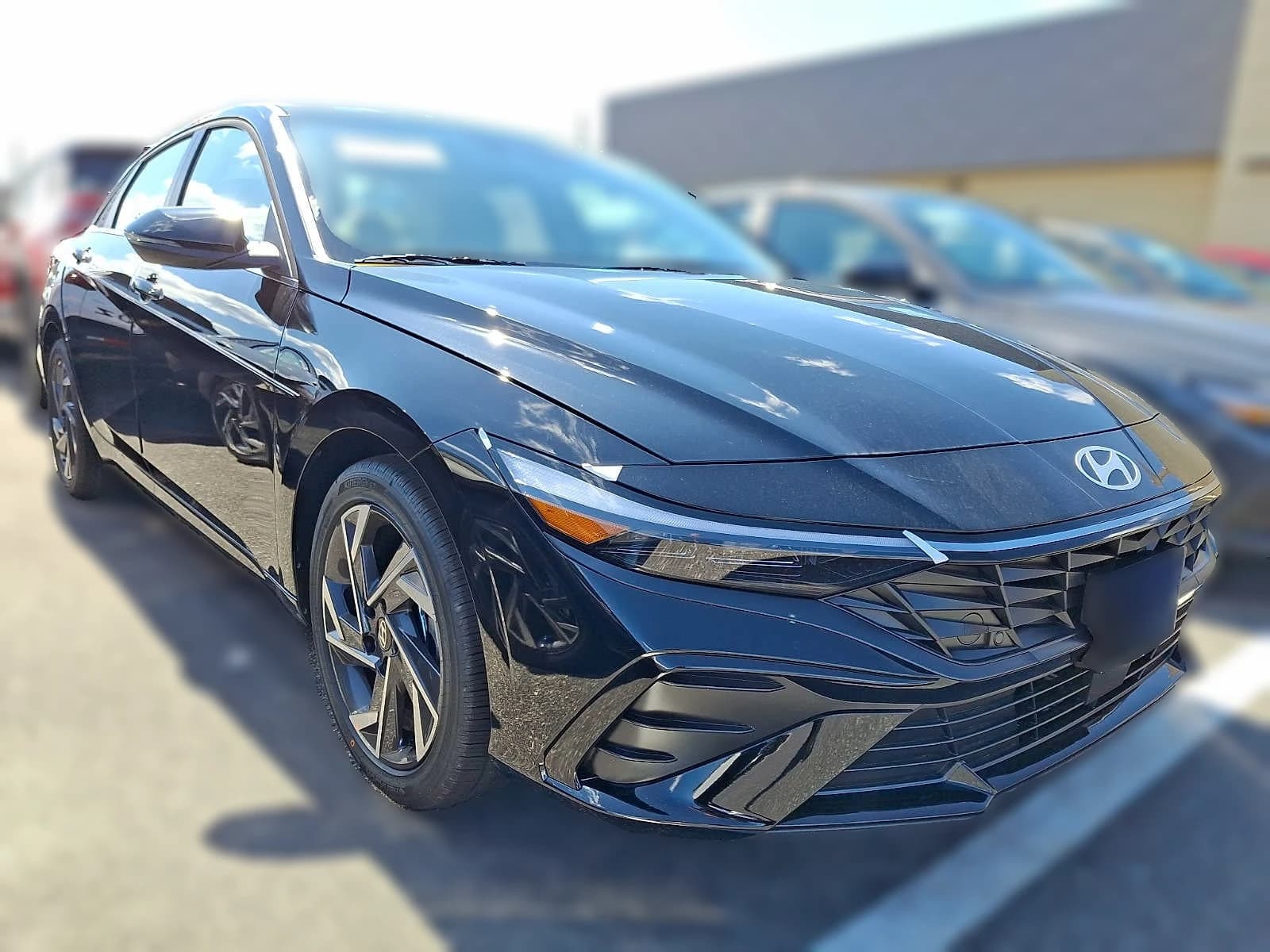 Hyundai Elantra Limited IVT 2026 — side view