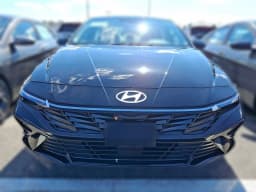Hyundai Elantra Limited IVT 2026 — side view
