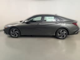 Hyundai Elantra Limited IVT 2026 — side view