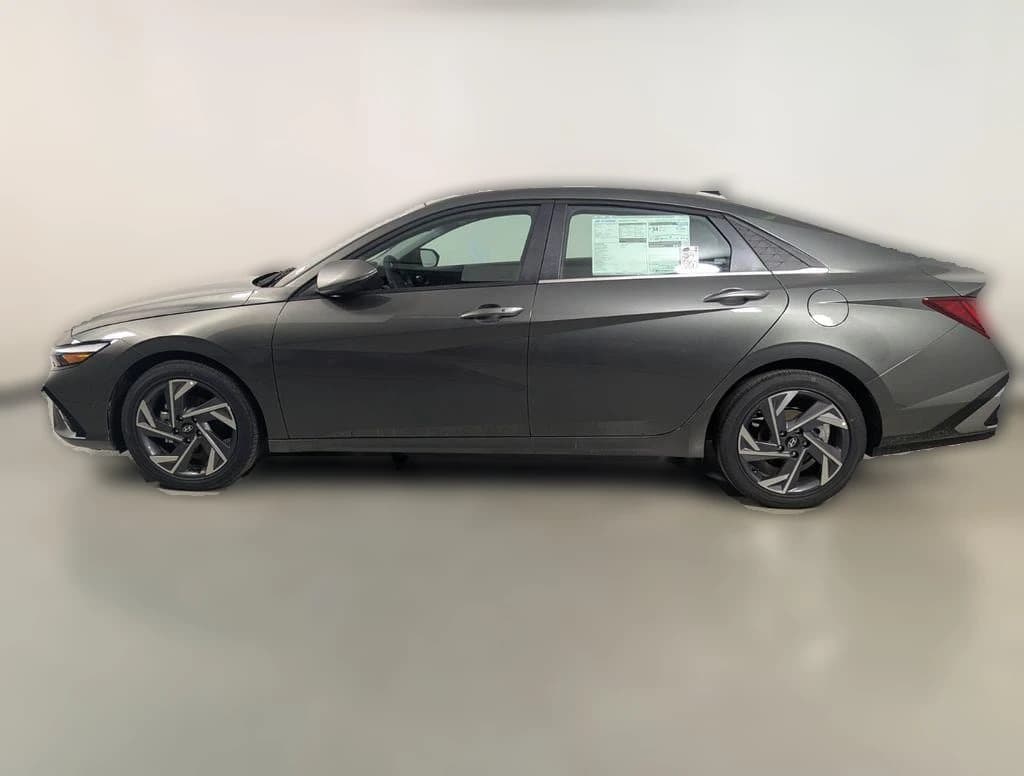 Hyundai Elantra Limited IVT 2026 — side view
