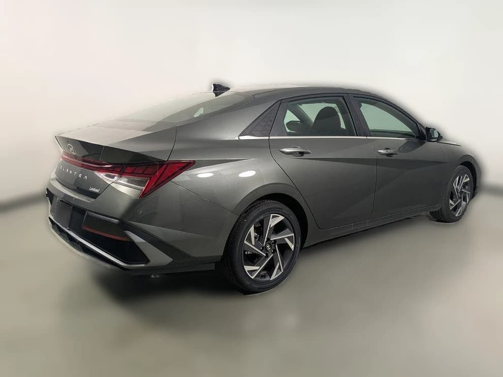 Hyundai Elantra Limited IVT 2026 — side view