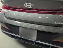 Hyundai Elantra Limited IVT 2026 — side view