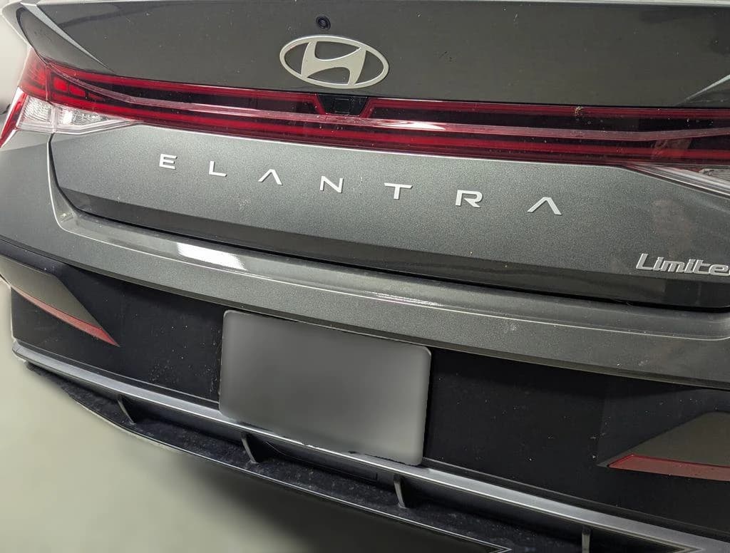 Hyundai Elantra Limited IVT 2026 — side view