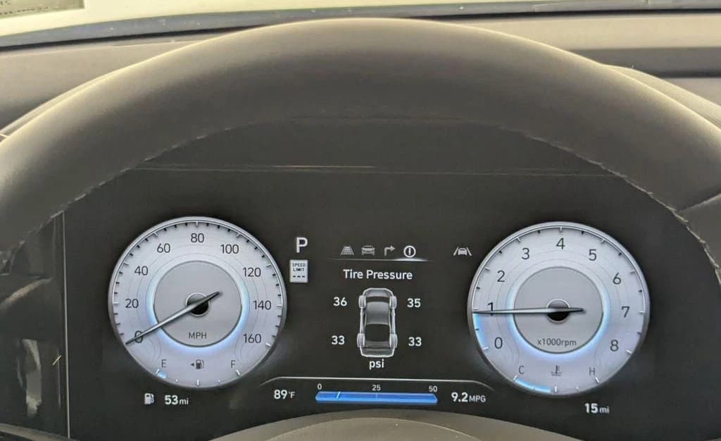 Hyundai Elantra Limited IVT 2026 — side view
