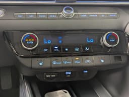 Hyundai Elantra Limited IVT 2026 — side view