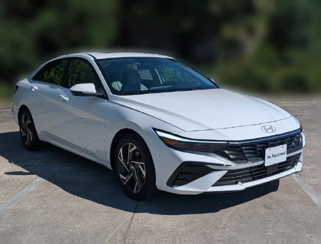 Hyundai Elantra Limited Sedan 2026 — side view