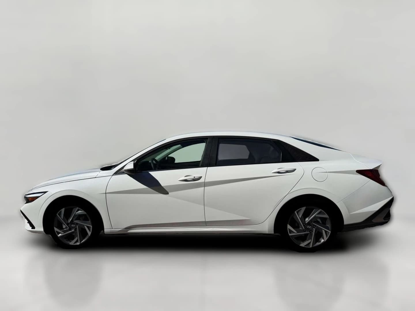 Hyundai Elantra Limited Sedan 2026 — side view
