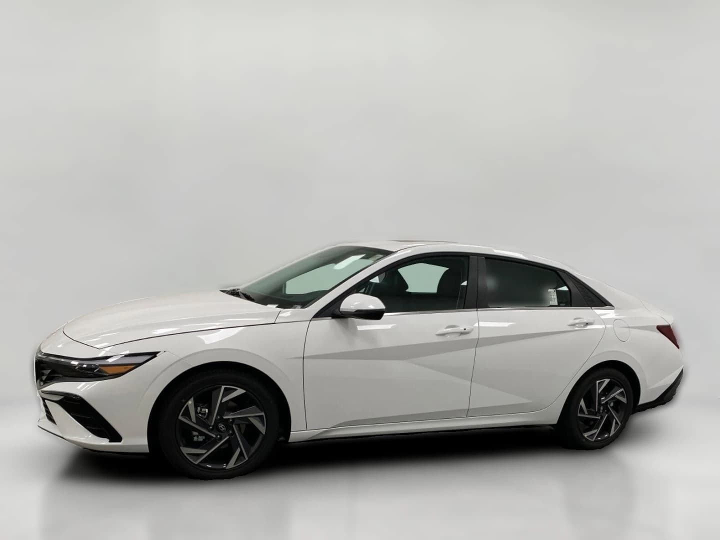 Hyundai Elantra Limited Sedan 2026 — side view
