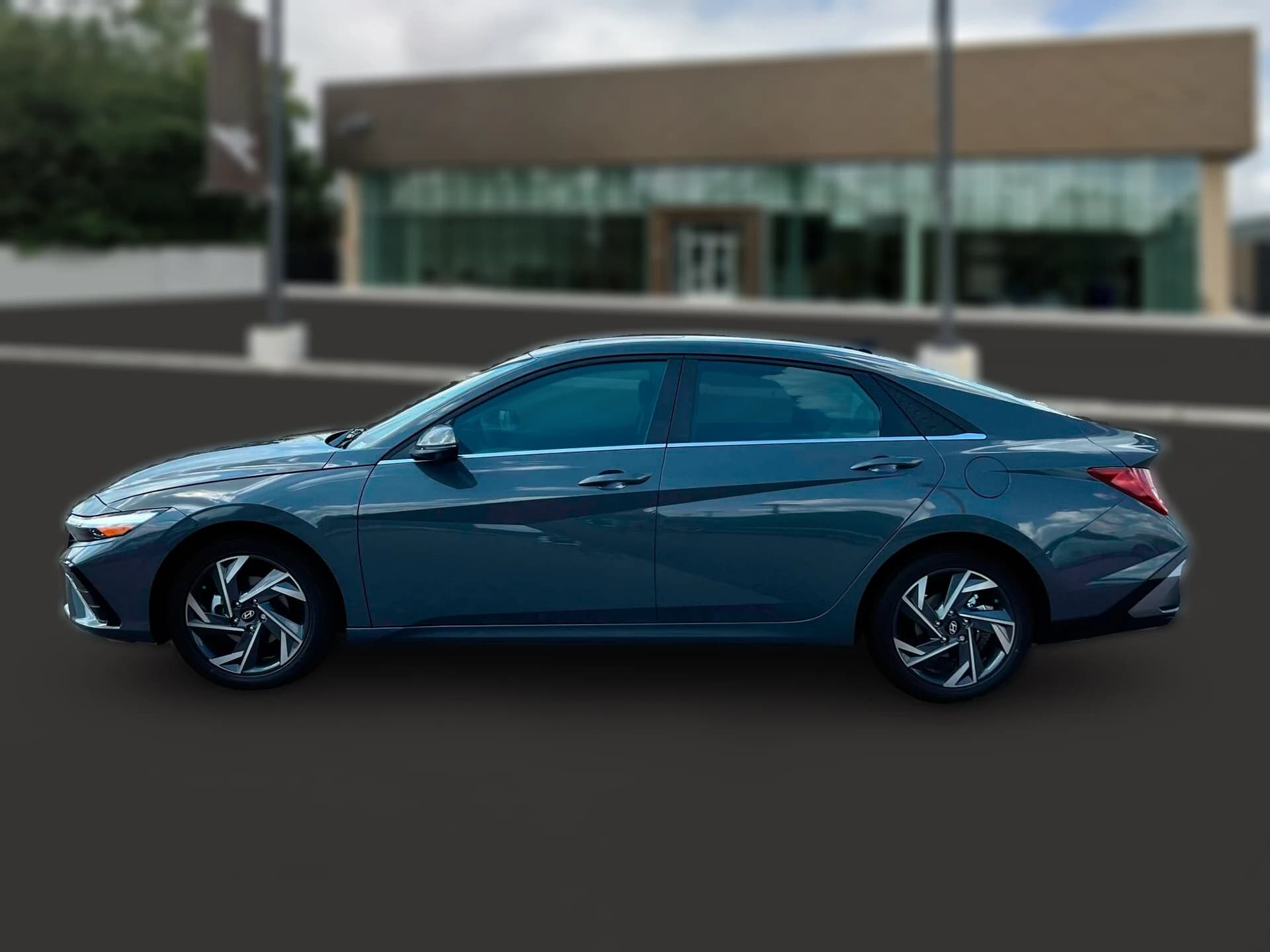 Hyundai Elantra Limited IVT 2025 — side view
