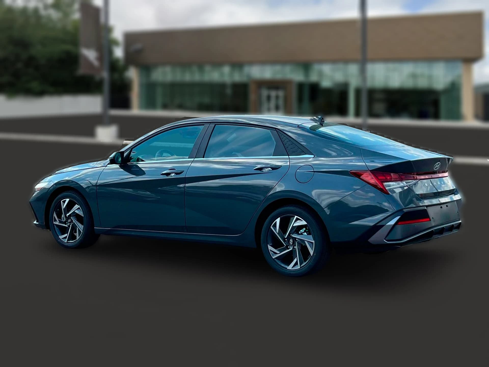 Hyundai Elantra Limited IVT 2025 — side view