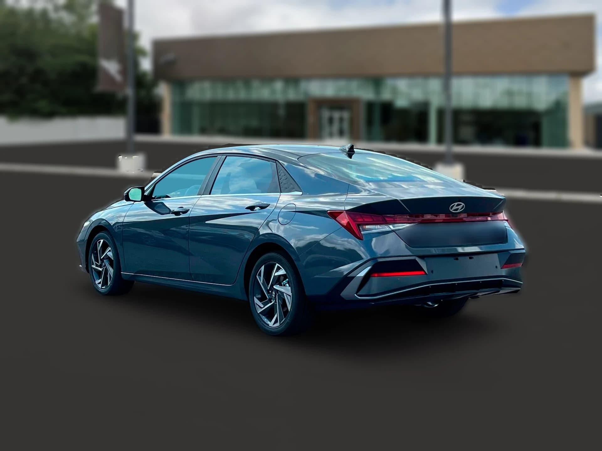Hyundai Elantra Limited IVT 2025 — side view