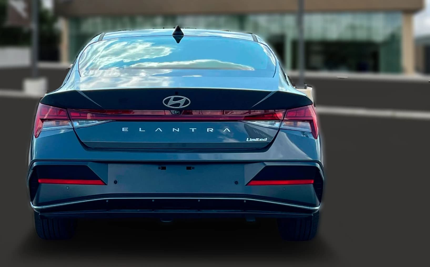 Hyundai Elantra Limited IVT 2025 — side view
