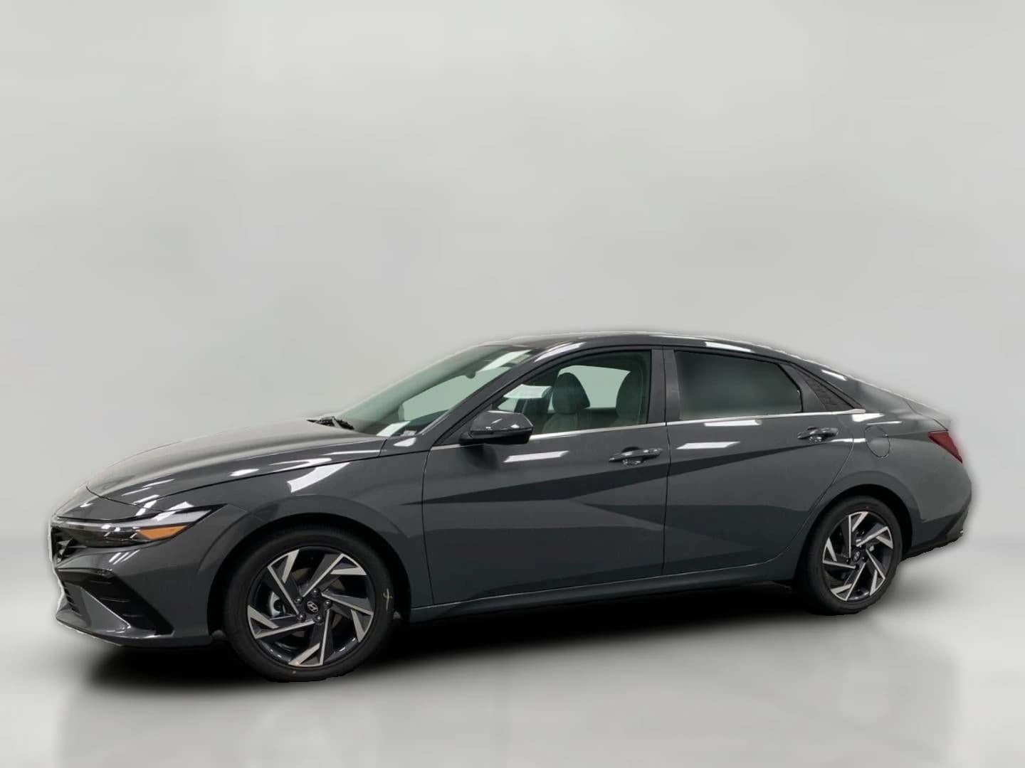 Hyundai Elantra Limited Sedan 2026 — side view