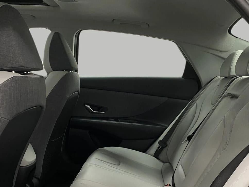 Hyundai Elantra Limited Sedan 2026 — side view