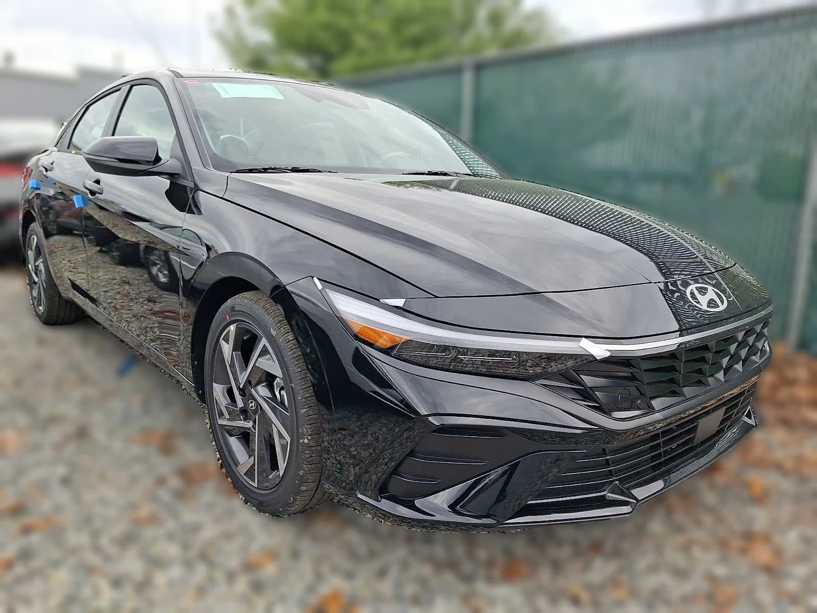 Hyundai Elantra Limited IVT 2026 — side view