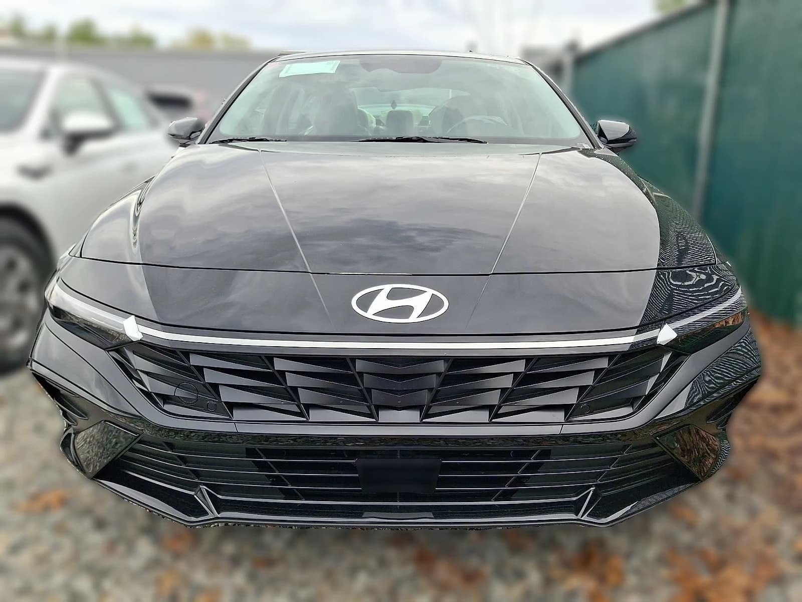 Hyundai Elantra Limited IVT 2026 — side view