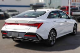 Hyundai Elantra Limited IVT 2026 — side view