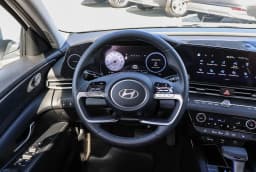 Hyundai Elantra Limited IVT 2026 — side view