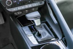 Hyundai Elantra Limited IVT 2026 — side view