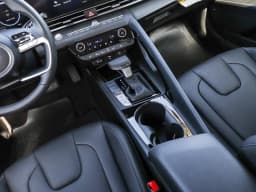 Hyundai Elantra Limited IVT 2026 — side view
