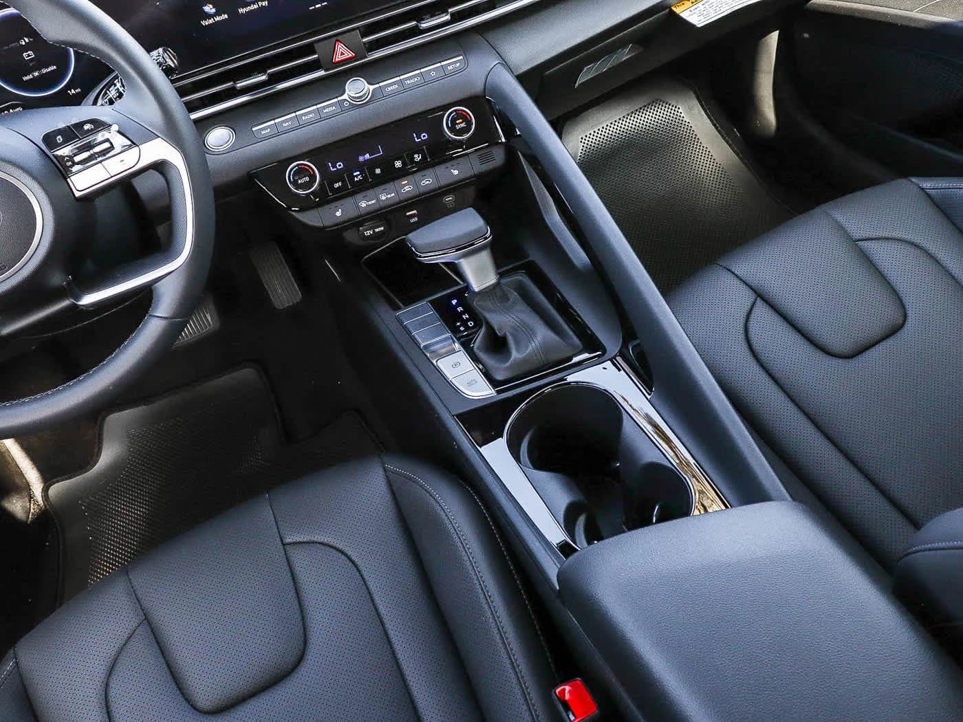 Hyundai Elantra Limited IVT 2026 — side view