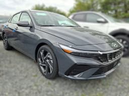 Hyundai Elantra Limited IVT 2026 — side view