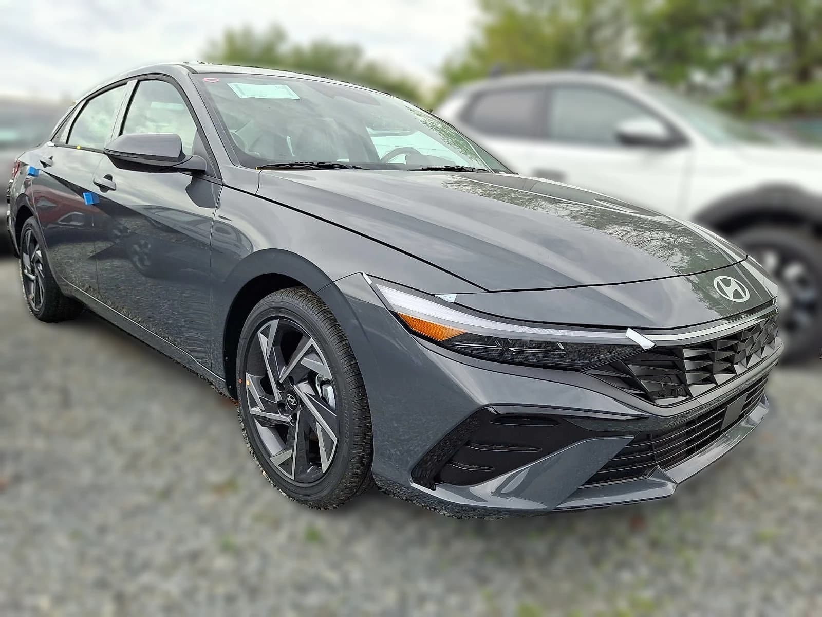 Hyundai Elantra Limited IVT 2026 — side view