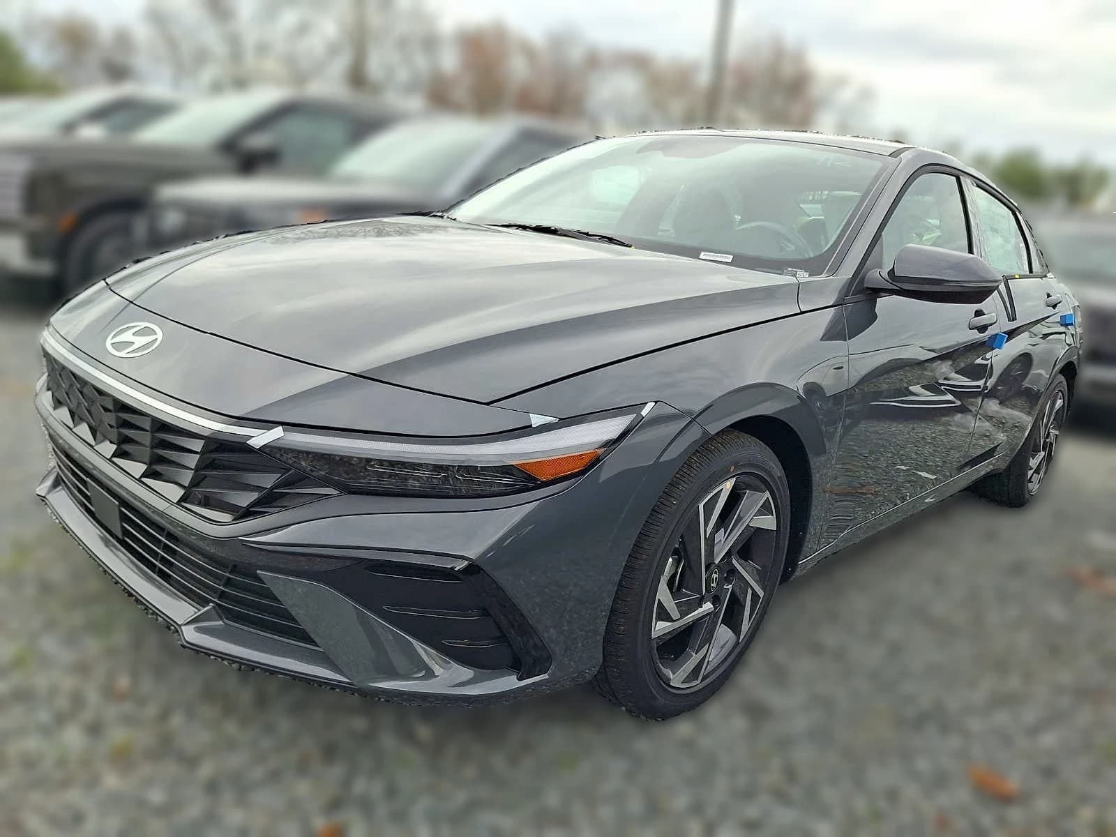 Hyundai Elantra Limited IVT 2026 — side view