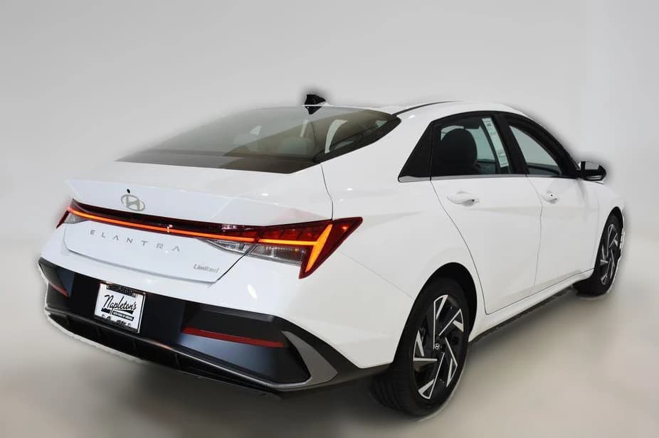 Hyundai Elantra Limited Sedan 2026 — side view