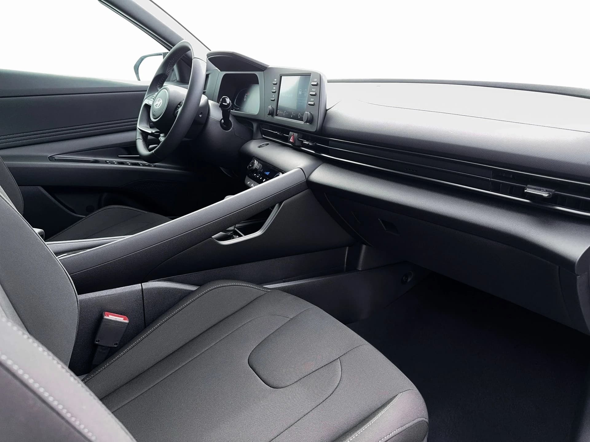 Hyundai Elantra SEL Sport Premium Sedan 2026 — side view