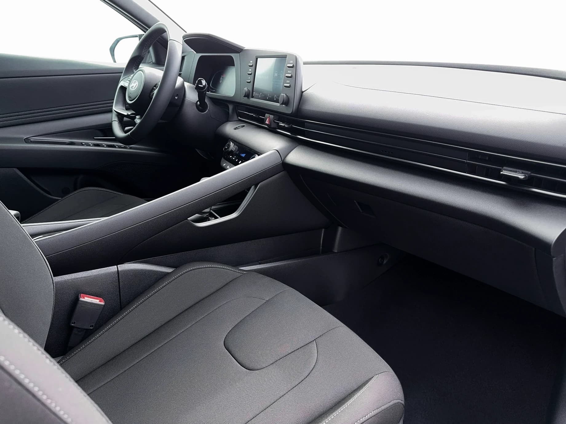 Hyundai Elantra SEL Sport Premium Sedan 2026 — side view