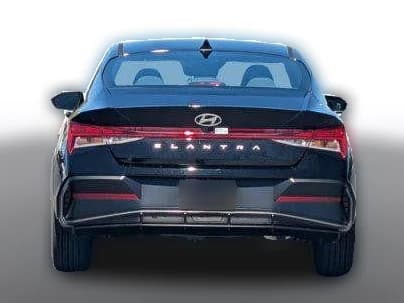 Hyundai Elantra SEL Convenience IVT 2025 — side view