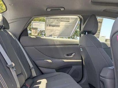 Hyundai Elantra SEL Convenience IVT 2025 — side view
