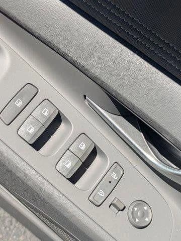 Hyundai Elantra SEL Convenience IVT 2025 — side view