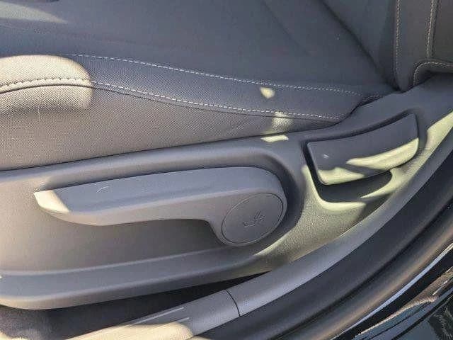 Hyundai Elantra SEL Convenience IVT 2025 — side view