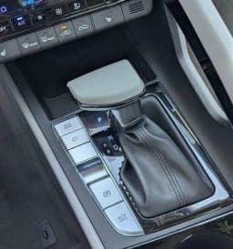 Hyundai Elantra SEL Convenience IVT 2025 — side view