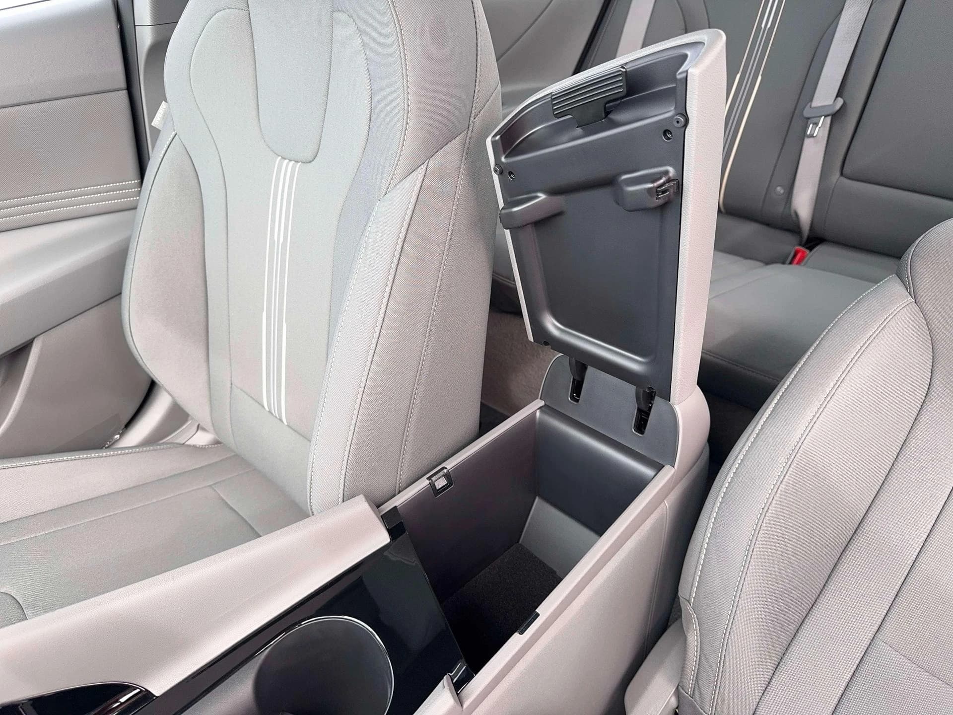 Hyundai Elantra SEL Sport Premium IVT 2026 — side view