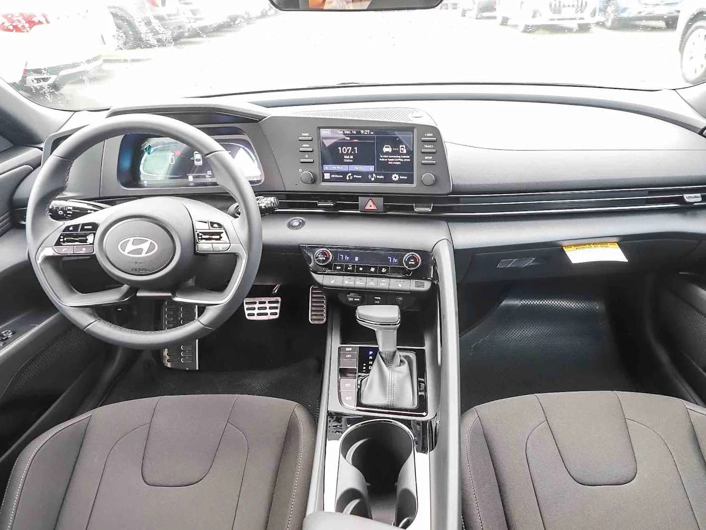 Hyundai Elantra SEL Sport Premium IVT 2026 — side view