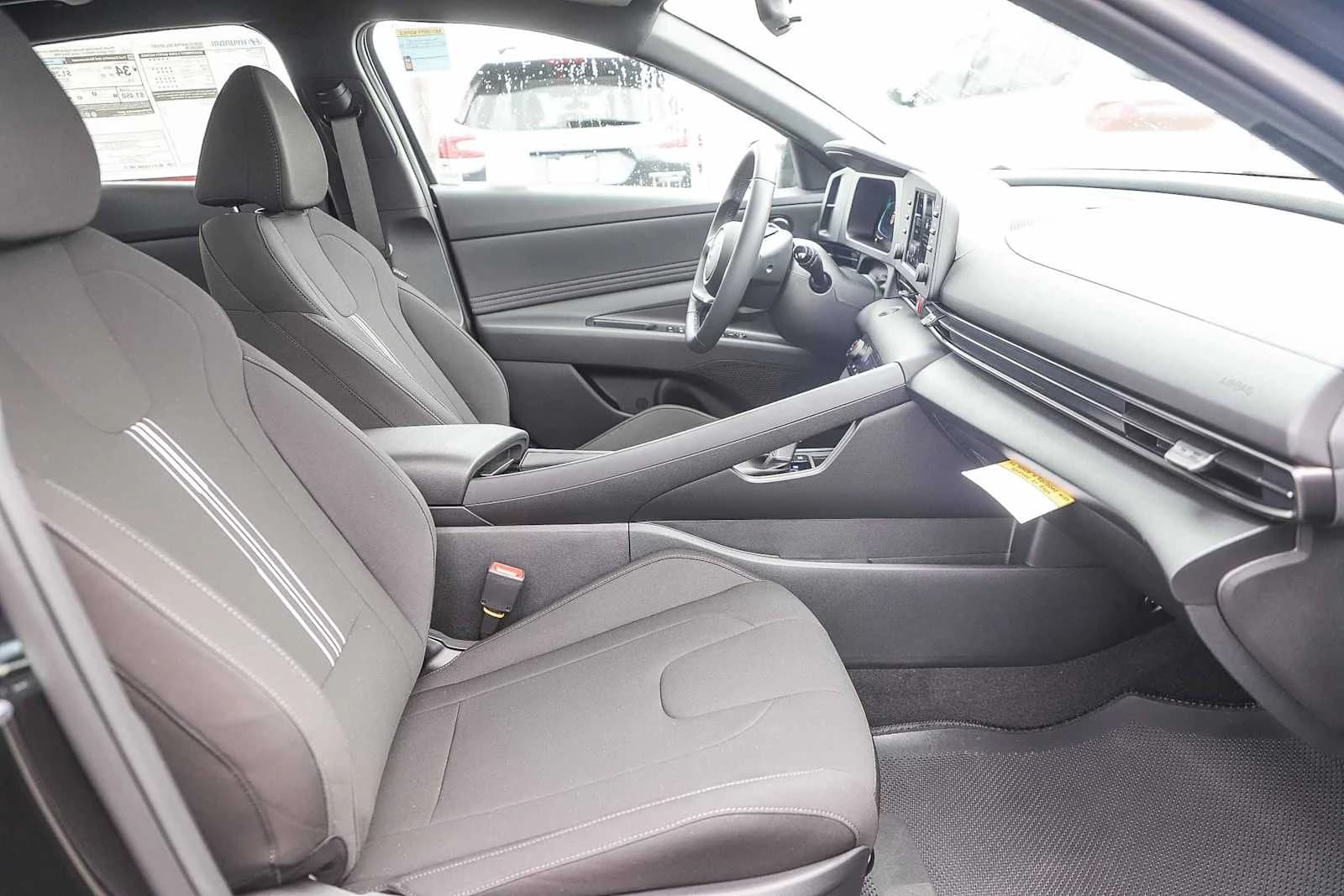 Hyundai Elantra SEL Sport Premium IVT 2026 — side view